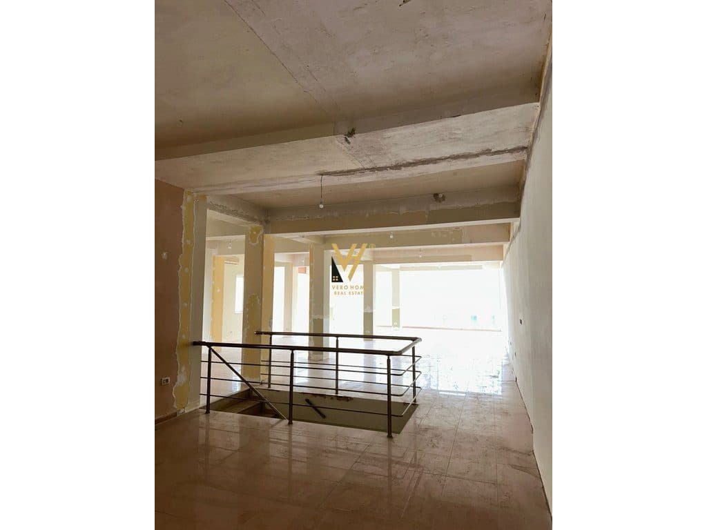 SHITET DYQAN DUPLEX 260 M2 TE RR. DRITAN HOXHA 58.500.000 LEKE 4