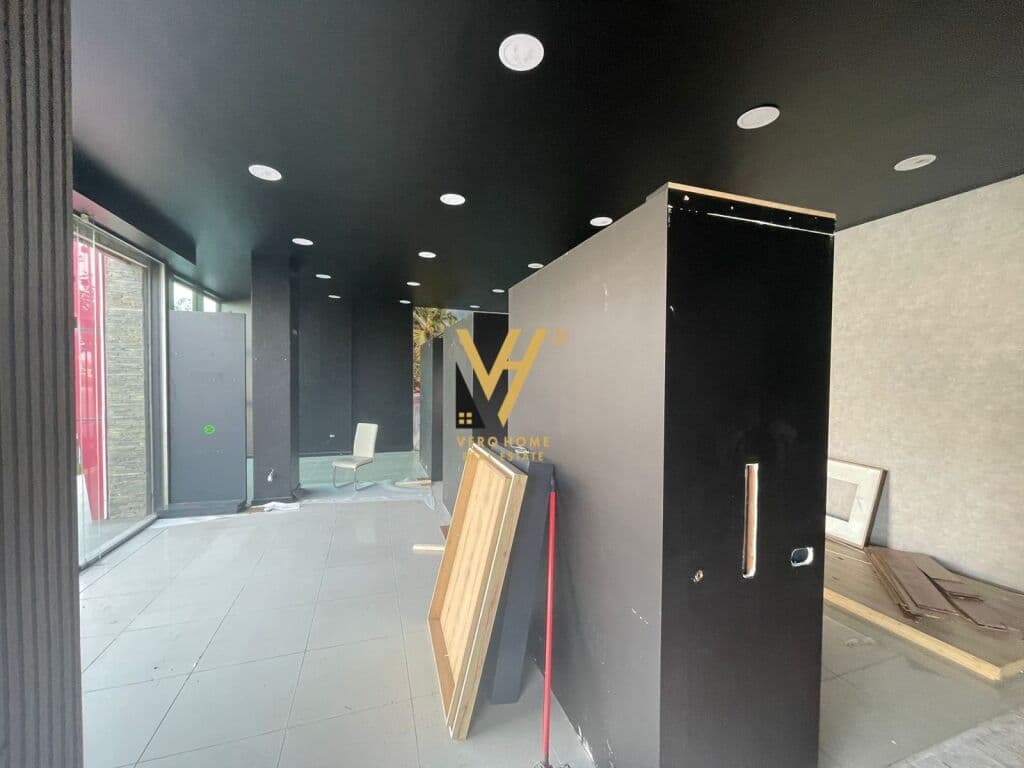 Jepet Dyqan me qera ne Selite 50 m2 3