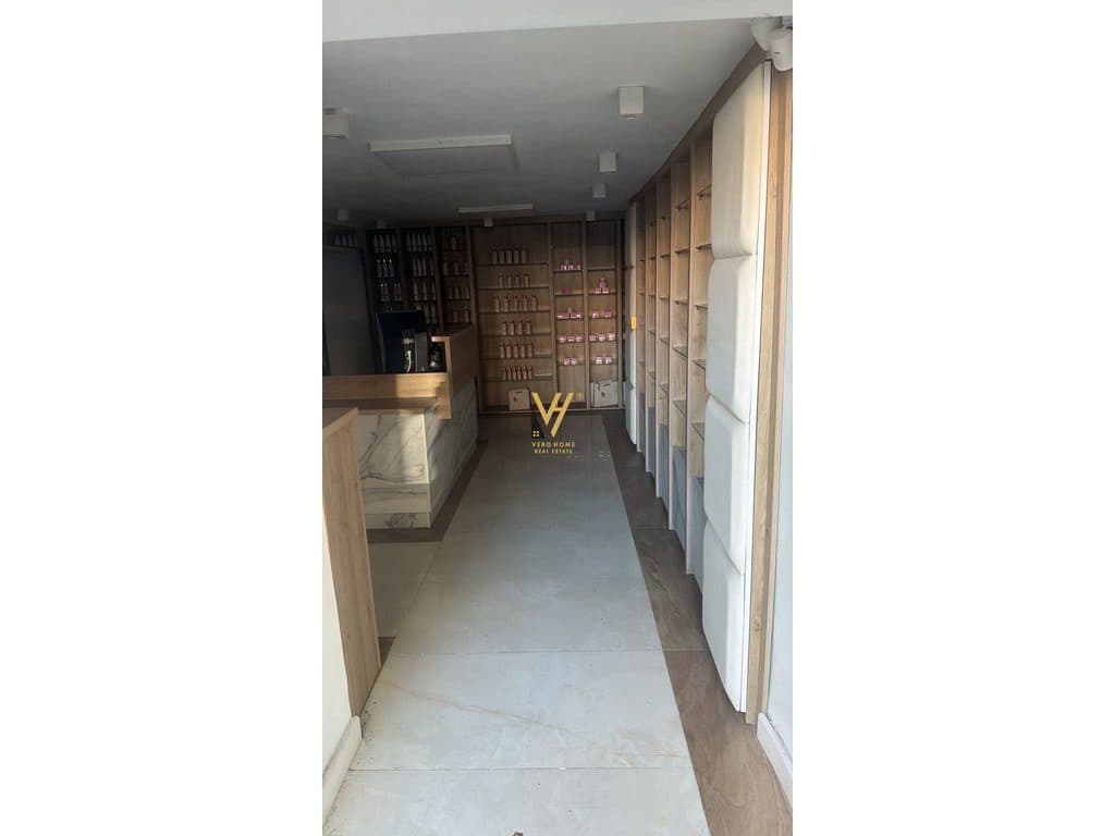 JEPET AMBIENT BIZNESI 105 M2 ME QERA NE BLLOK 2.000 EURO 1