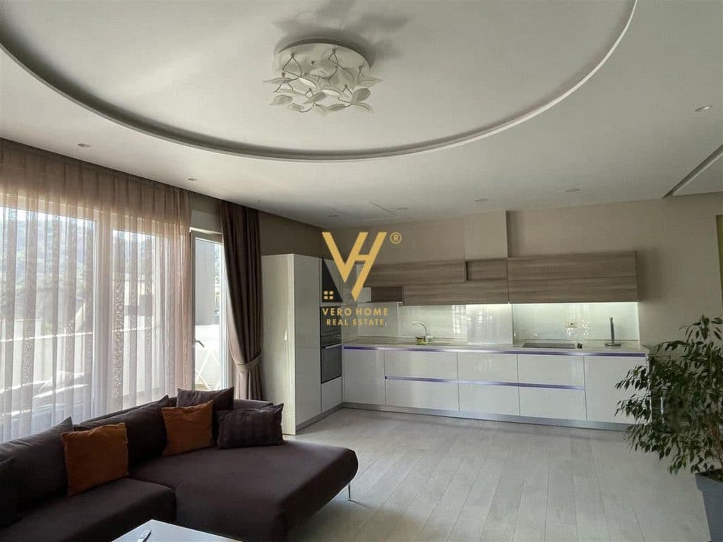 JEPET APARTAMENT 3+1+2+BLK ME QERA TEK LIQENI I THATE 1.300 EURO