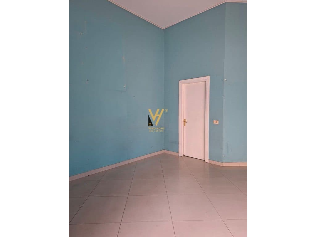 JEPET DYQAN 25 M2 ME QERA TE KOMUNA PARISIT 50.000 LEKE