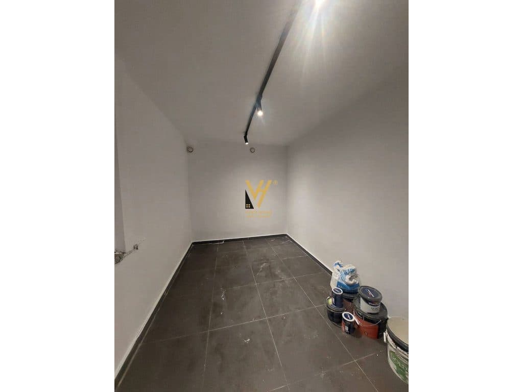 JEPET AMBIENT BIZNESI 250 M2 ME QERA TE PALLATI ME SHIGJETA 1.000 EURO 4