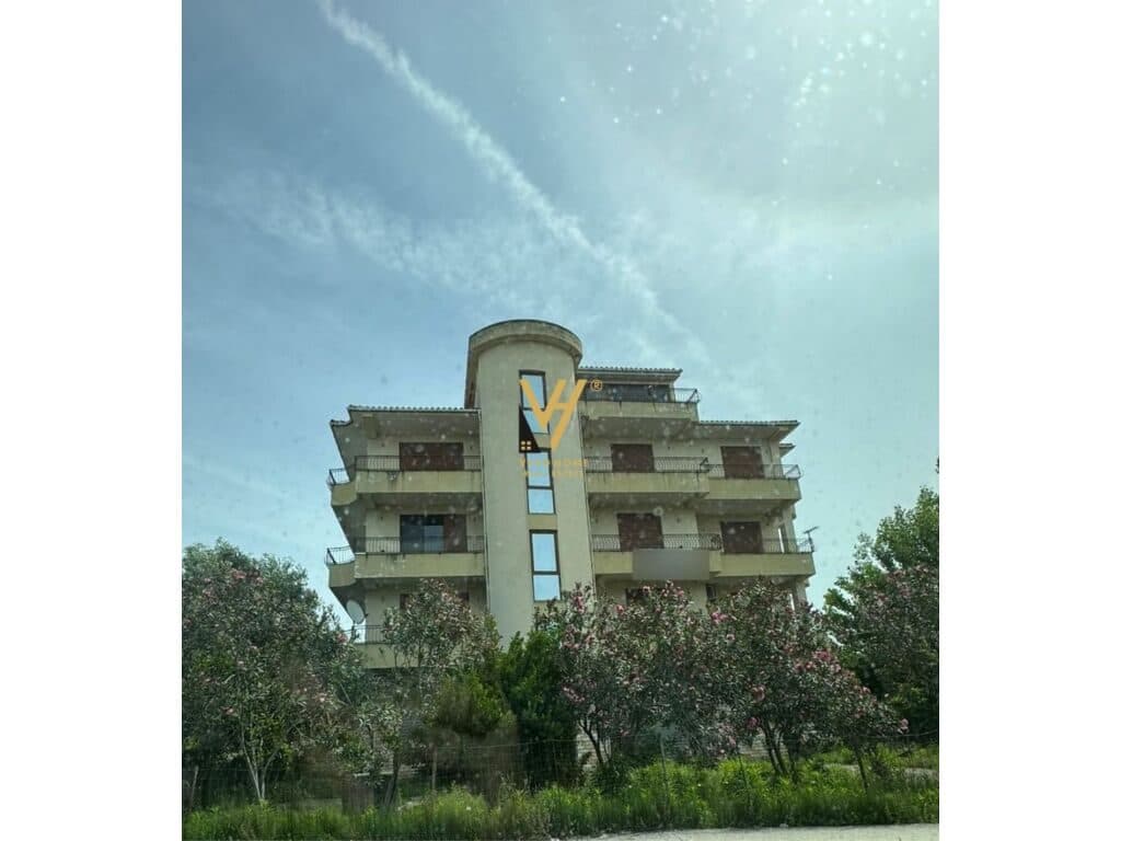 Shitet Vile kater Kateshe ne Shkozet 760 m2