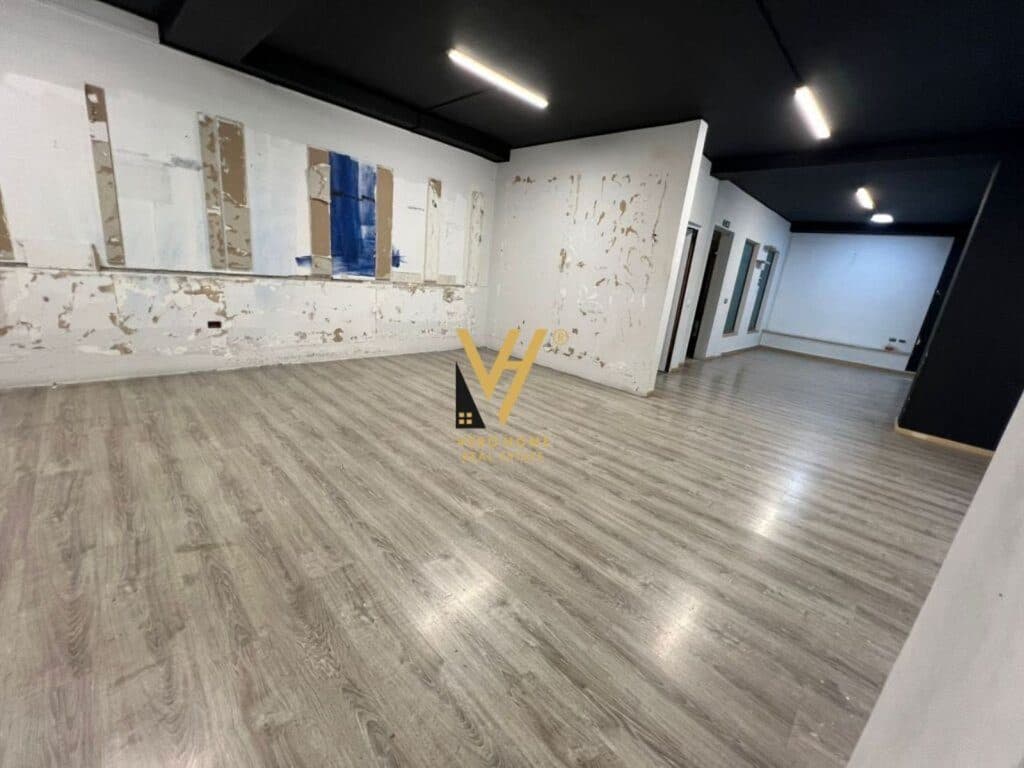 JEPET AMBIENT BIZNESI 115 M2 ME QERA TE LSI, BLLOK 1.500 EURO 2