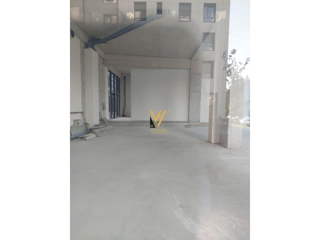 Shitet Dyqan ne Porcelan 350 m2 2