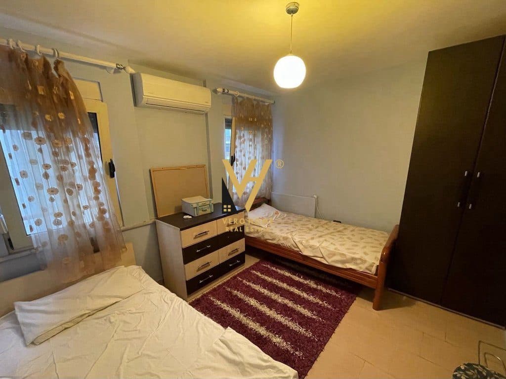 JEPET APARTAMENT 3+1+BLK ME QERA TE ISH TREGU ELEKTRIK 75.000 LEKE 4