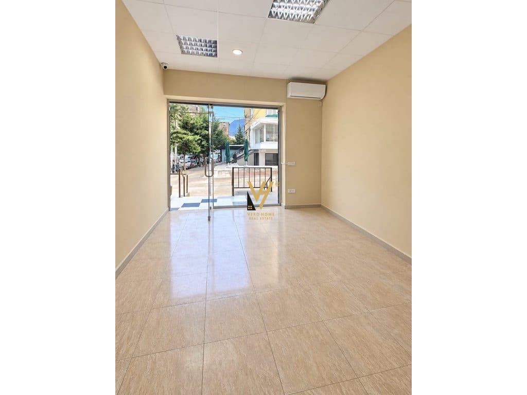 JEPET AMBIENT BIZNESI 42 M2 ME QIRA NE PORCELAN 50.000 LEKE
