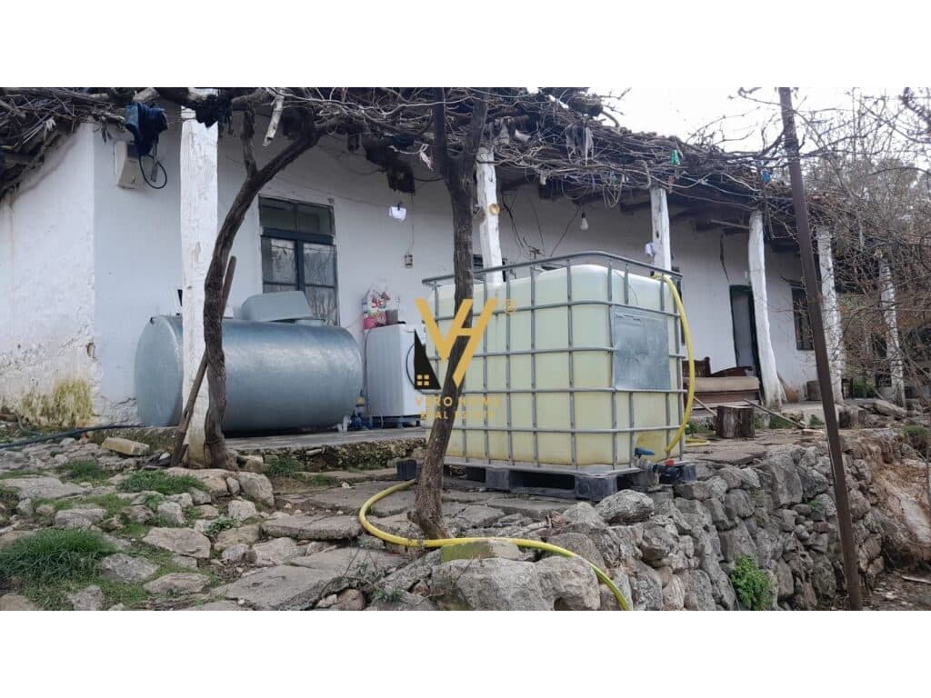 Shitet Shtepi Private edhe Truall ne Pellumbas 300 m2 2