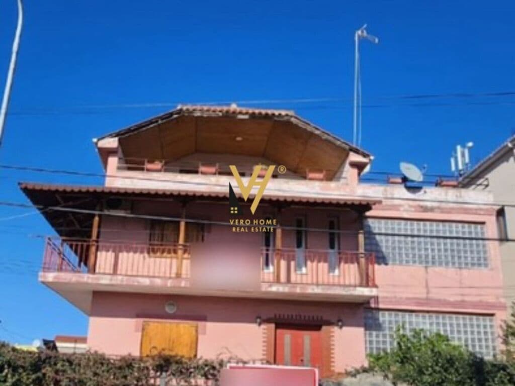 Shitet Vile Tre kateshe ne Laprake 450 m2