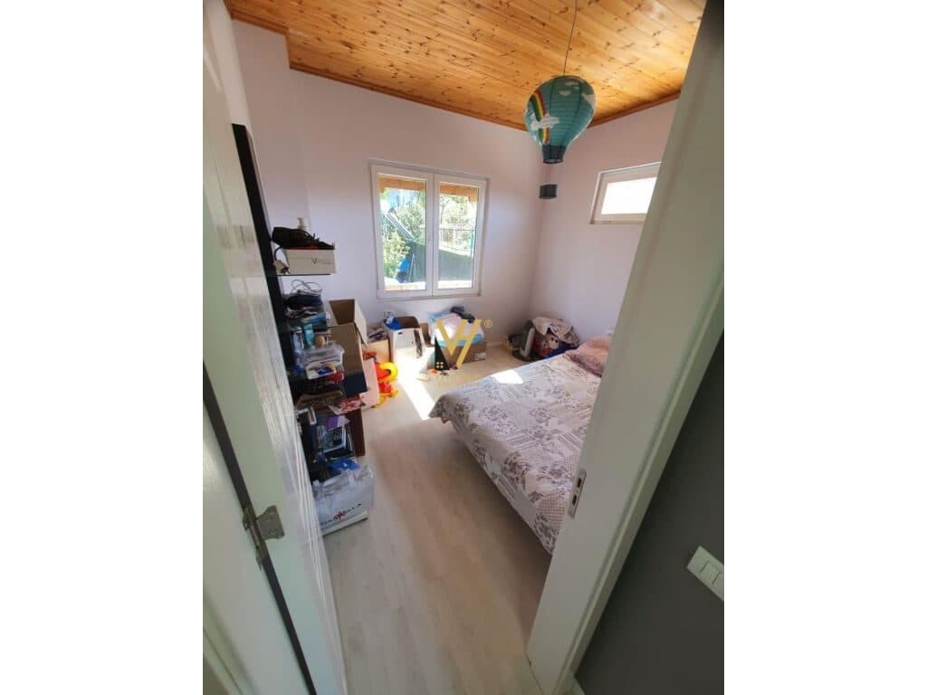 Shitet Vile Tre kateshe +Toke Are ne Peze Te Vogel 1200 m2 2