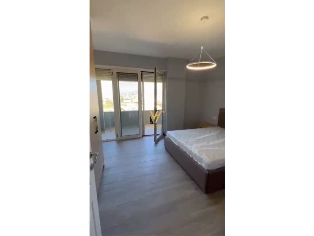 Shitet Apartament 2+1+2+ballkon pallatet Dilo , Stacioni i Trenit 241 m2 3