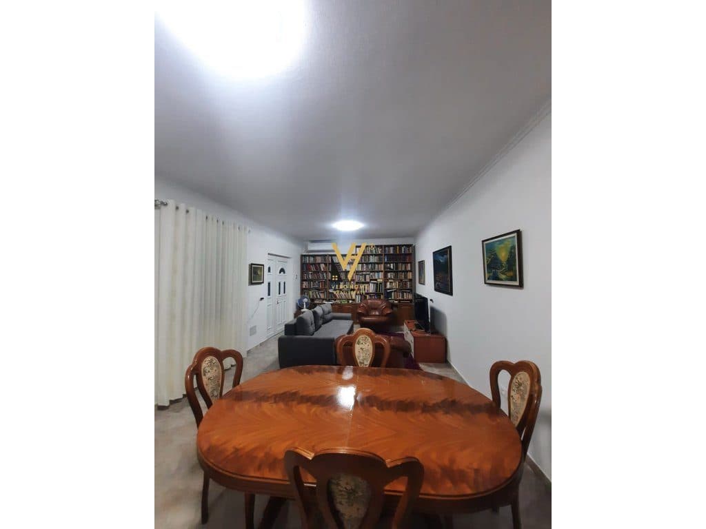 JEPET APARTAMENT 2+1+BLK ME QERA NE QENDER 1.300 EURO