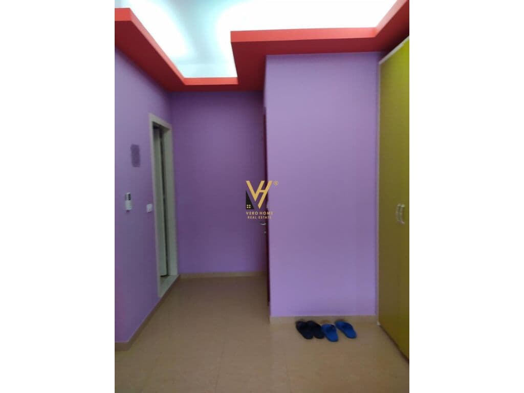 Shitet Hotel tre Kateshe edhe Truall ne Lezhe 600 m2