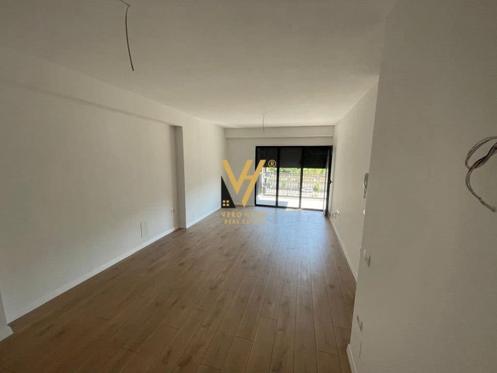 JEPET ZYRE 115M2 ME QERA TE KOMPLEKSI OLIMIPIK 850 EURO