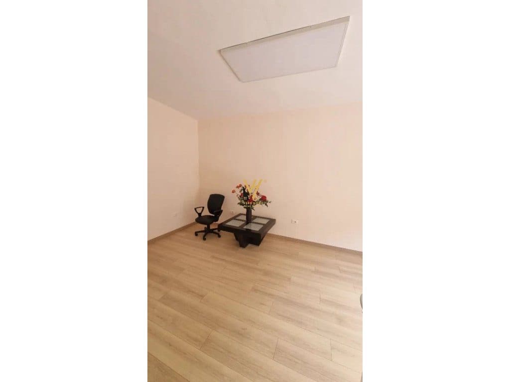 JEPET AMBIENT BIZNESI 50 M2 ME QIRA TE MINE PEZA 700 EURO 2