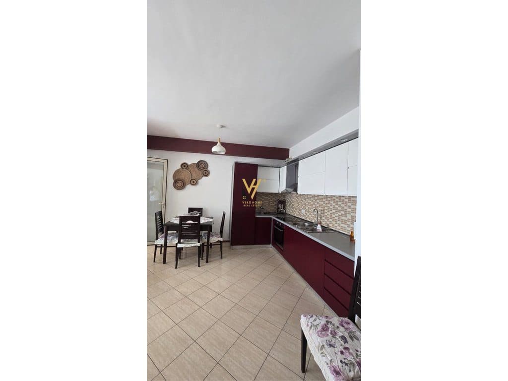 JEPET APARTAMENT 2+1+2+BLK ME QERA TE KOMUNA E PARISIT 80.000 LEKE 2