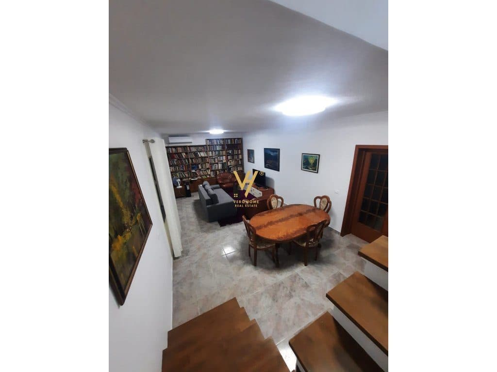 JEPET APARTAMENT 2+1+BLK ME QERA NE QENDER 1.300 EURO 2