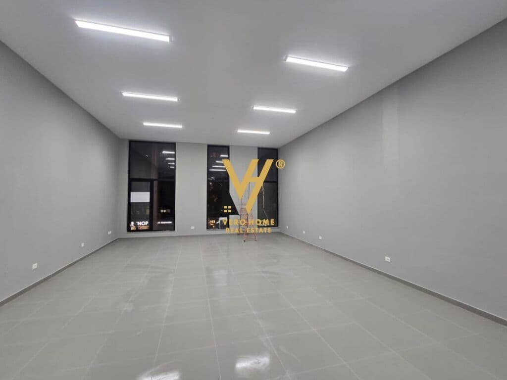 JEPET ZYRE 118 M2 ME QERA TE RRUGA E KAVAJES 1.800 EURO