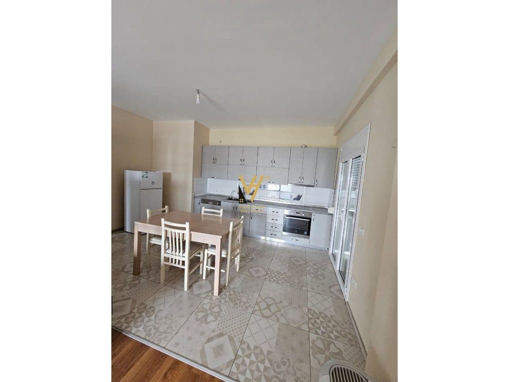 JEPET APARTAMENT 3+1+2+BLK ME QERA NE SAUK 550 EURO 2