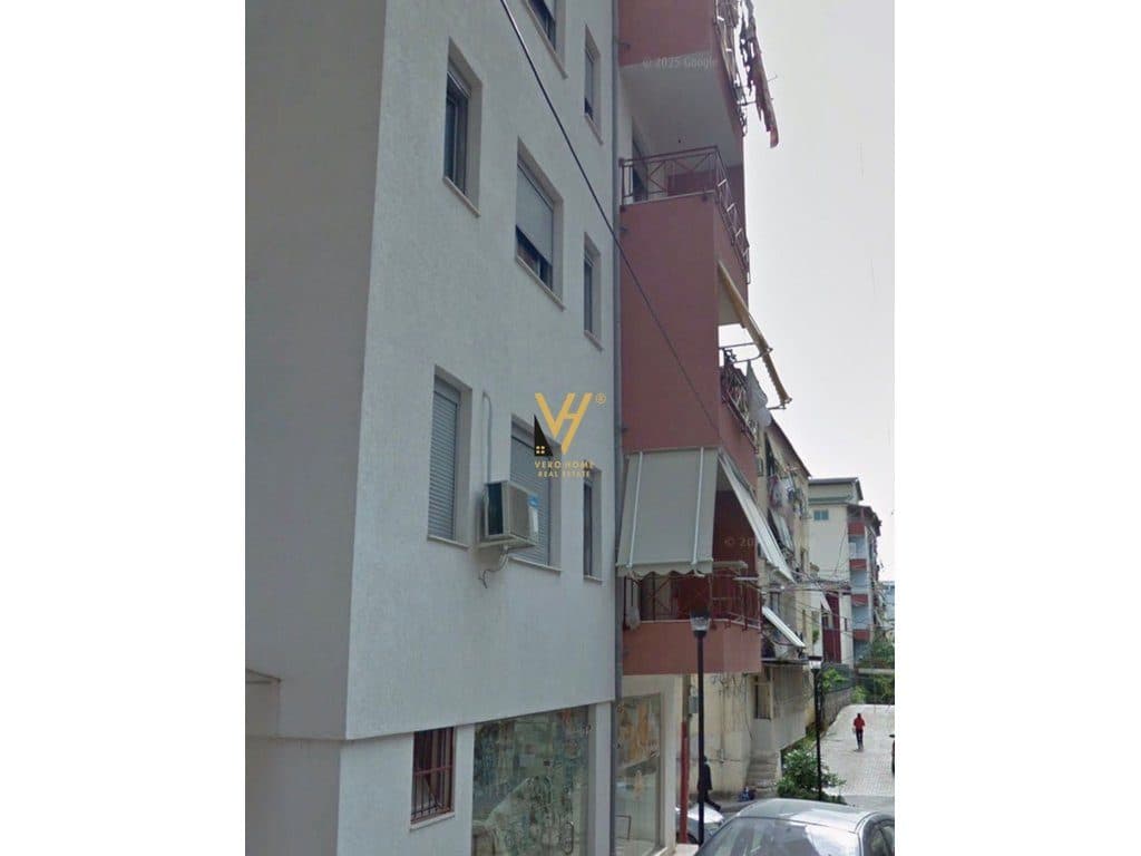 SHITET AMBIENT BIZNESI 200 M2 TE KODRA E DIELLIT 387.000 EURO 1