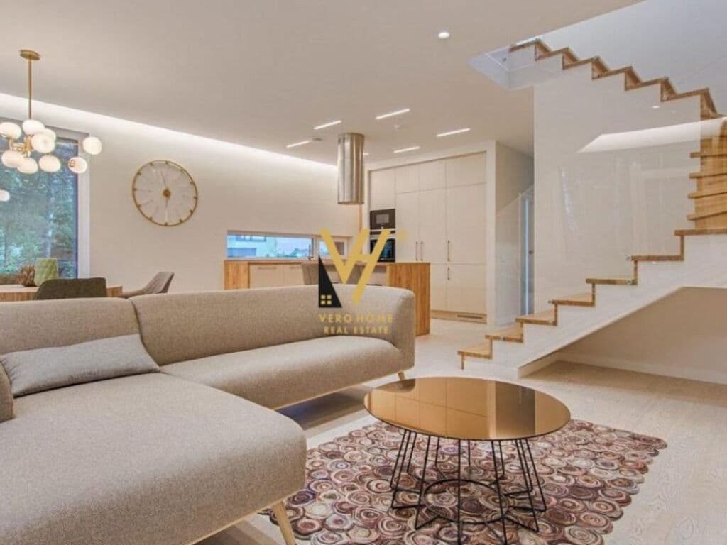 Shitet duplex te Rruga e Kavajes 187 m2