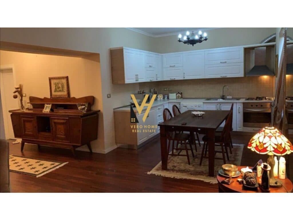 Shitet Apartament 2+1+ballkon dhe nje Garsoniere te Rruga e Elbasanit 105 m2