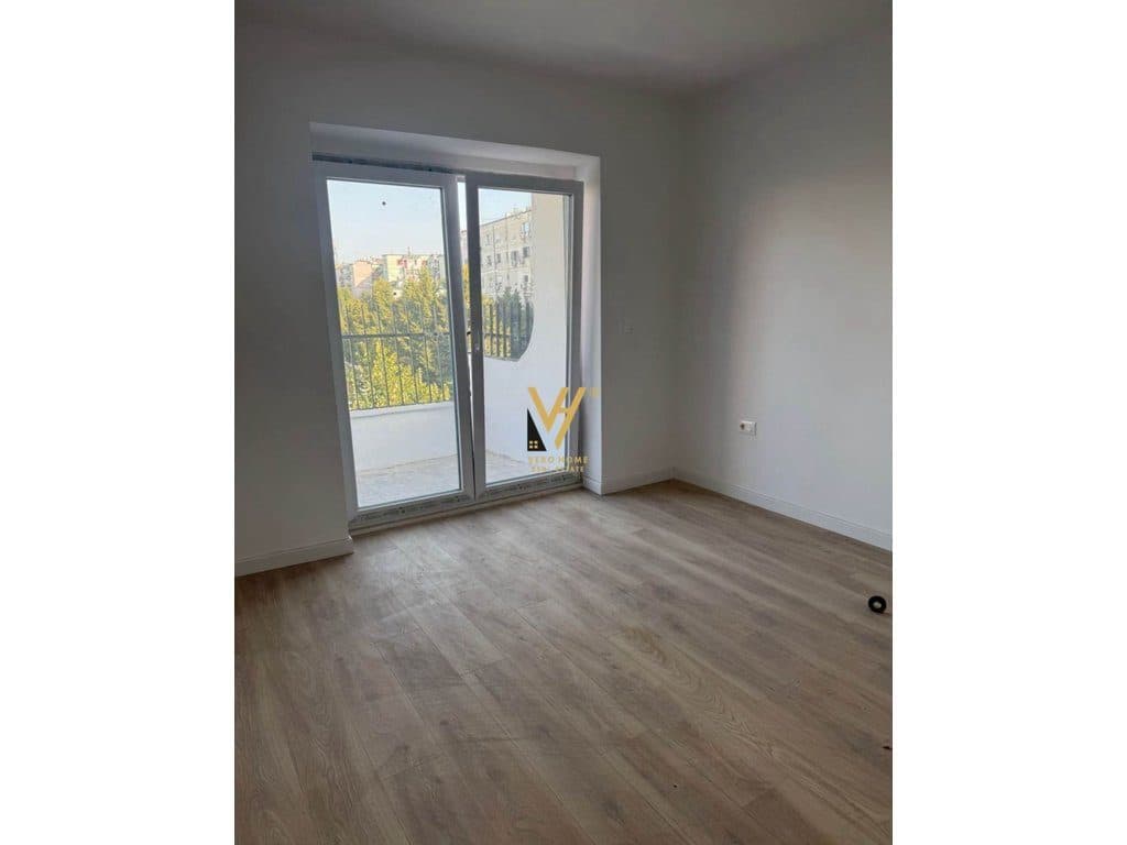 JEPET ZYRË 60 M2 ME QERA TEK RRUGA BARDHYL 55.000 LEKE 2