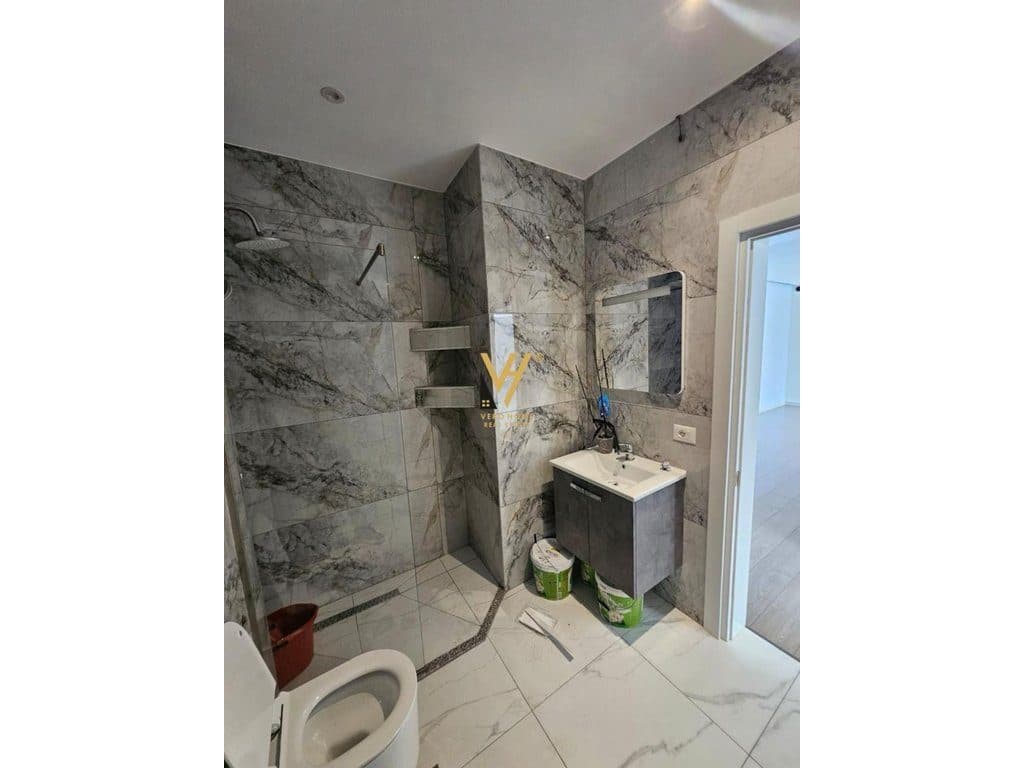 SHITET APARTAMENT 2+1+GARSONIERE TE ZOGU I ZI 295.000 EURO 3