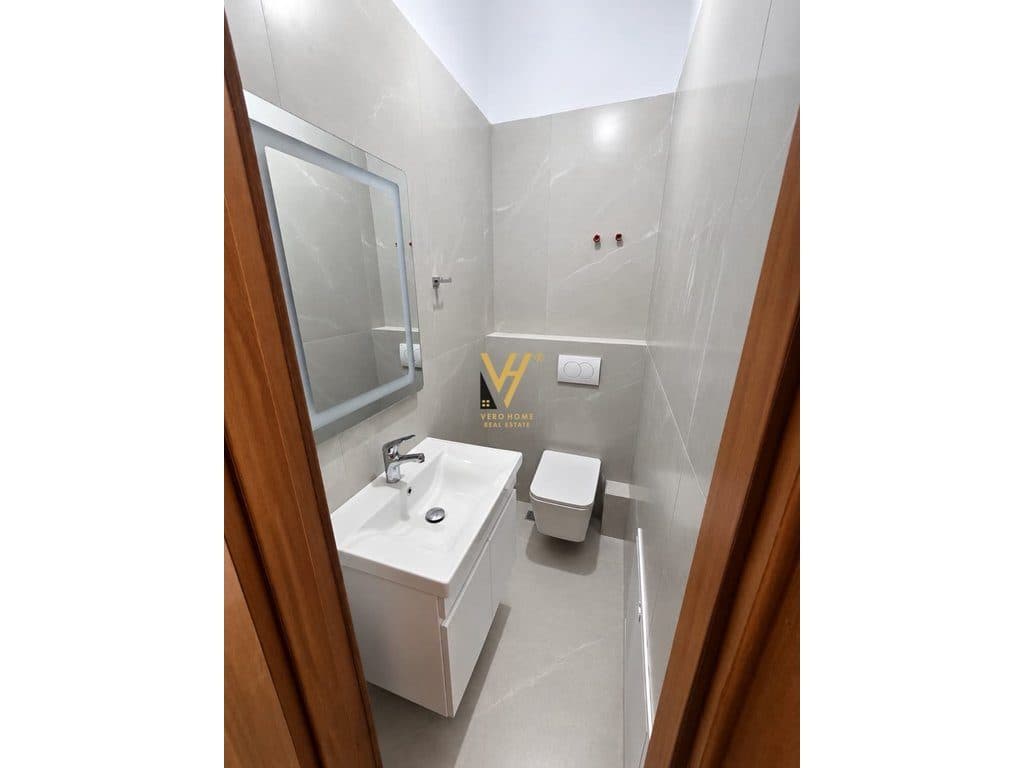 JEPET AMBIENT BIZNESI 42 M2 ME QIRA NE PORCELAN 50.000 LEKE 3