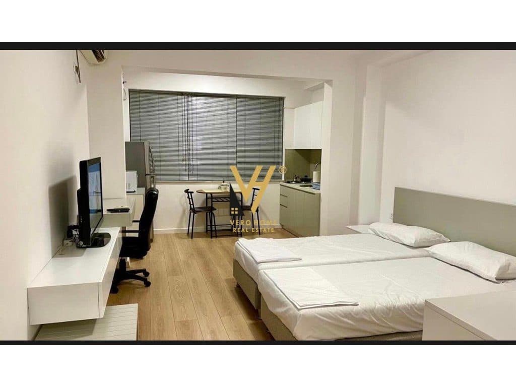 JEPET GARSONIERE 45 M2 ME QIRA PRANE QENDRES 700 EURO