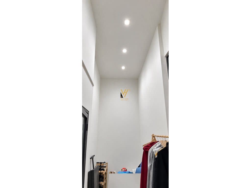 SHITET DYQAN 30 M2 TE GRAND GALLERY, YZBERISHT 104.000 EURO