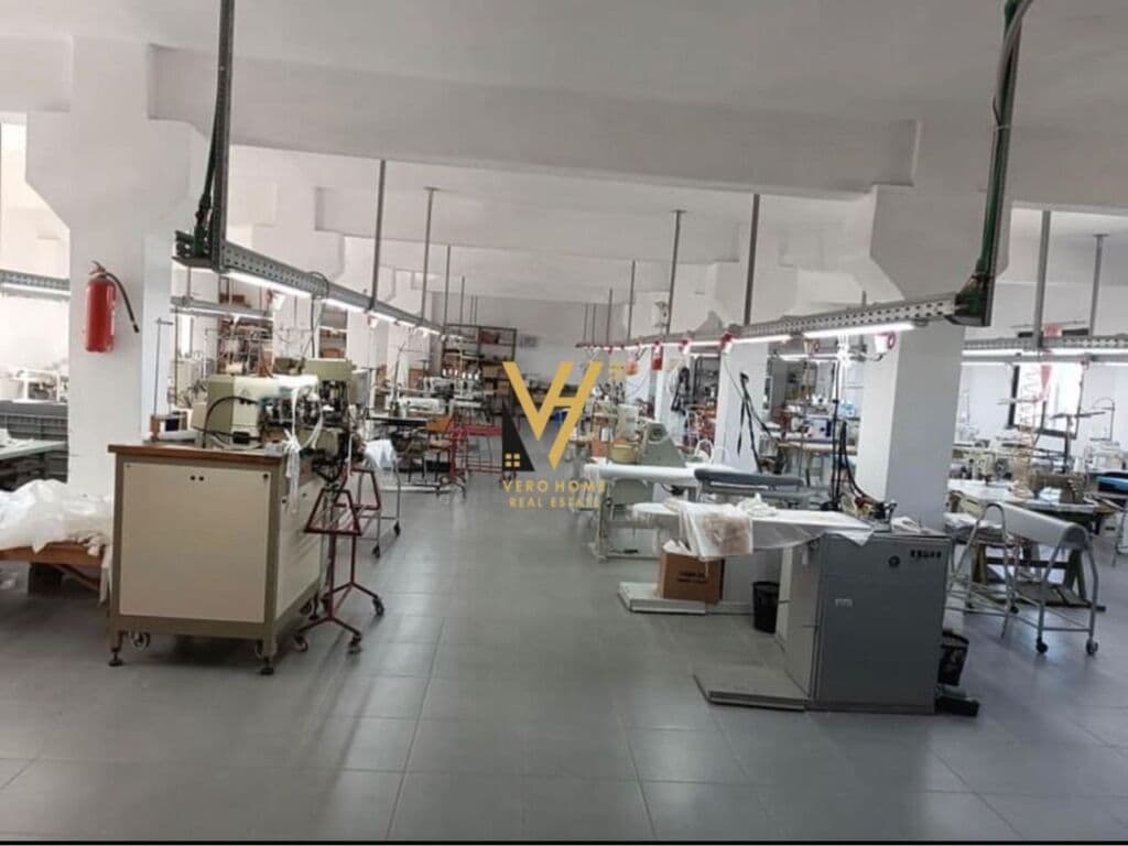 Jepet Magazine me qera ne Kombinat 400 m2 3