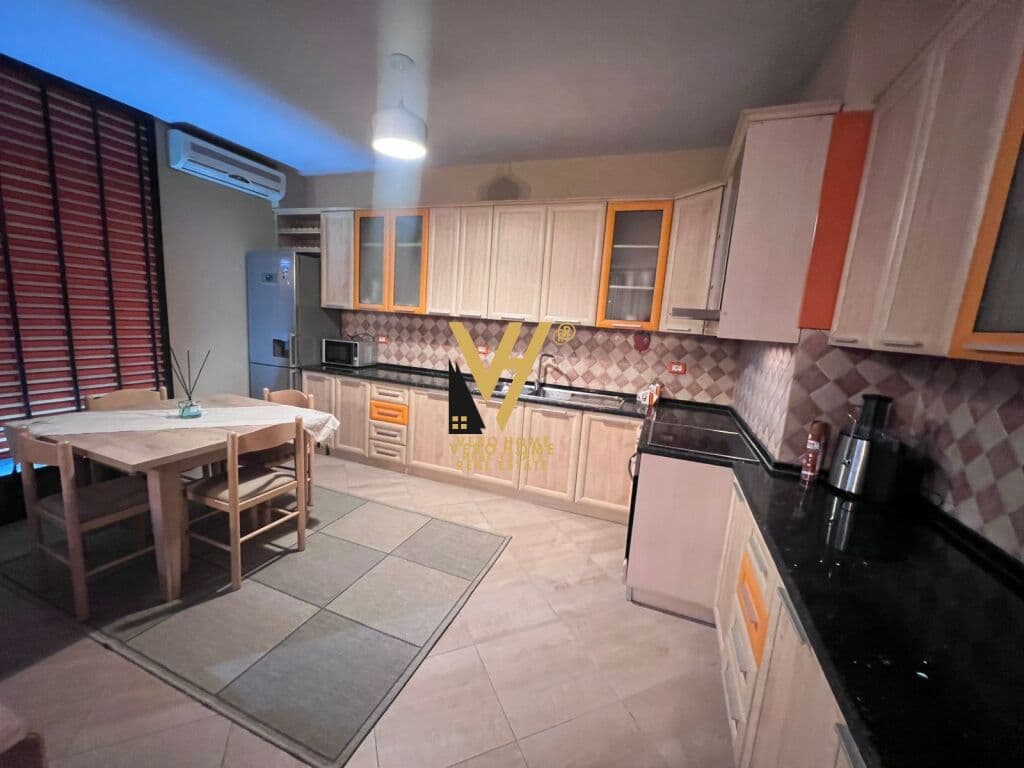 JEPET APARTAMENT 3+1+BLK ME QERA TEK ZOGU I ZI 1.200 EURO 2
