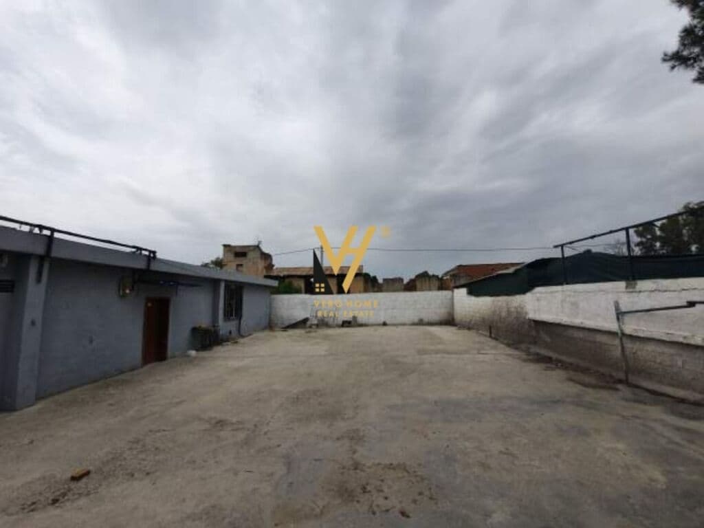 Shitet Magazine+Truall ne Kombinat 400 m2 1