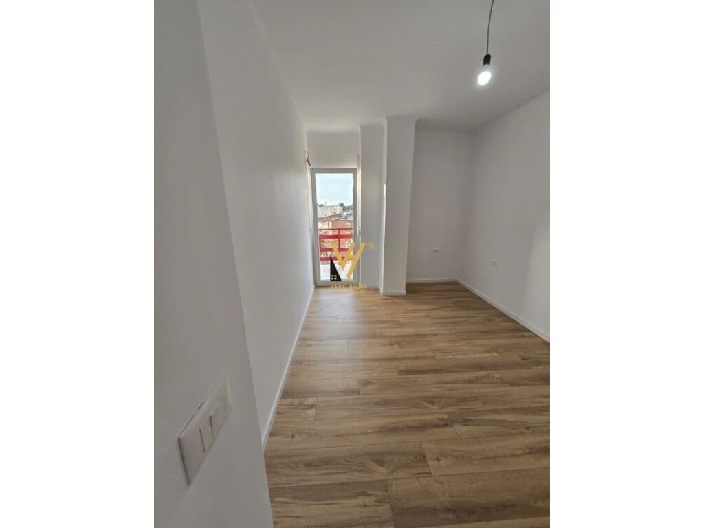 Shitet Apartament 2+1+ballkon te Xhamlliku 74 m2
