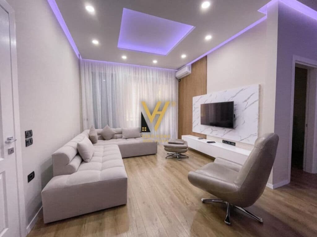 Jepet apartament 2+1 me qera te Pazari i Ri 130 m2 3