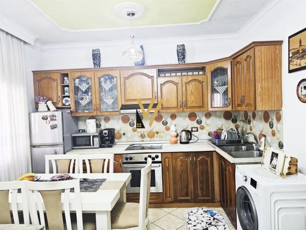 Shitet Vile Nje Kateshe te Rruga Besim Alla 50 m2 2