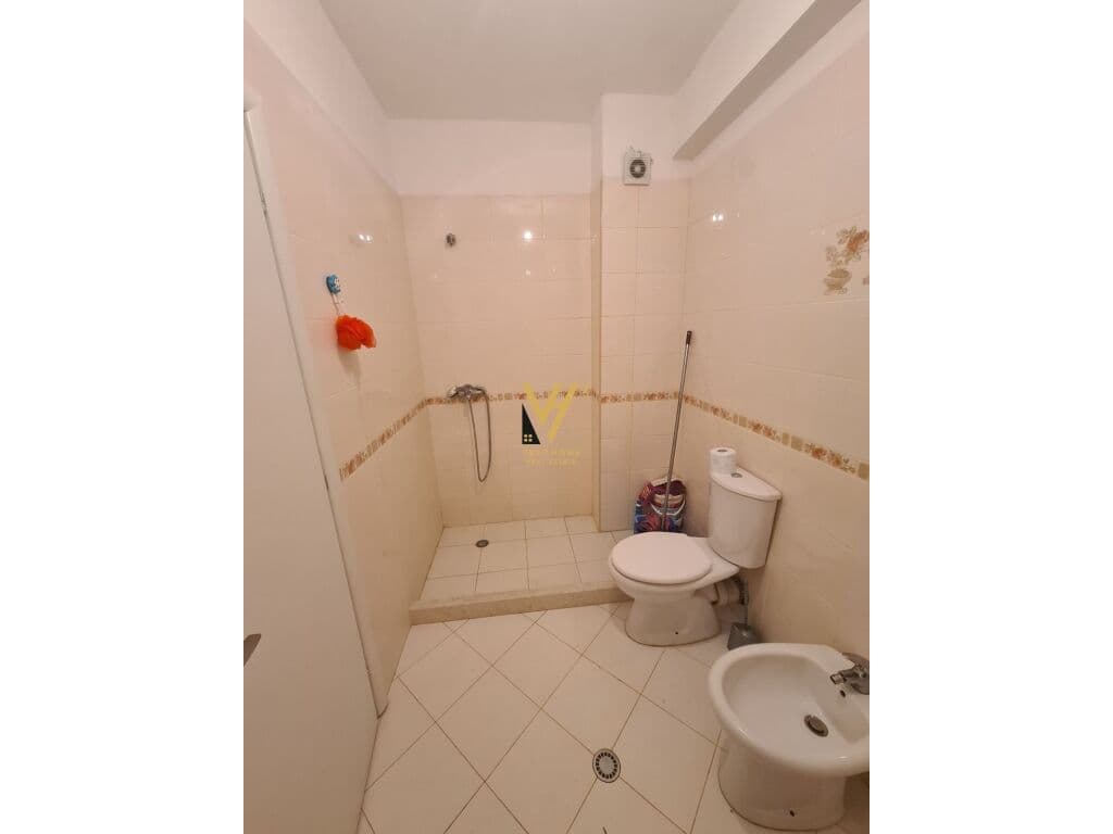 Shitet Apartament 2+1+2+ballkon te Unaza e Re 103 m2