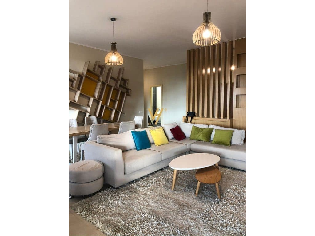JEPET APARTAMENT 3+1+2+VERANDE ME QIRA TE KOPSHTI ZOOLOGJIK 1.500 EURO