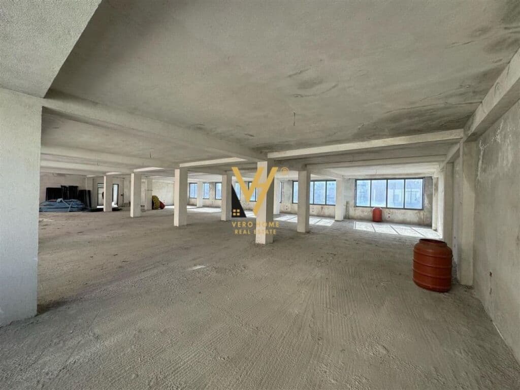 Jepet Ambient Biznesi me qera prane Delijorgjit 450 m2