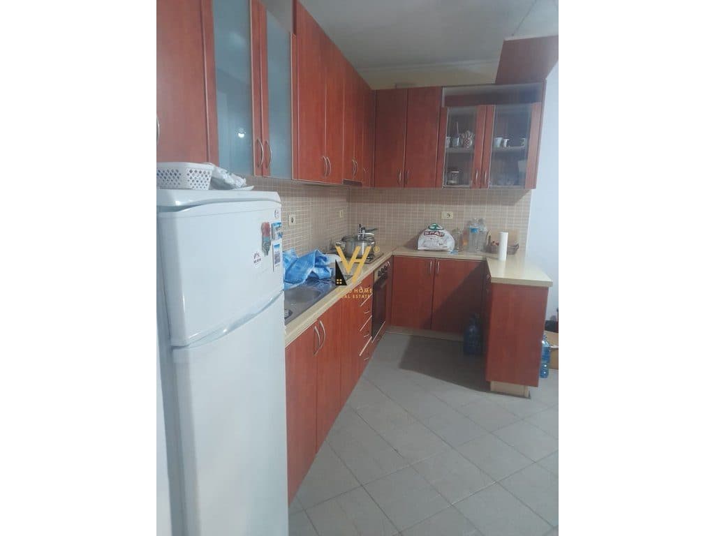 JEPET APARTAMENT 2+1 ME QERA TEK ISH TREGU ELEKTRIK 55.000 LEKE 3