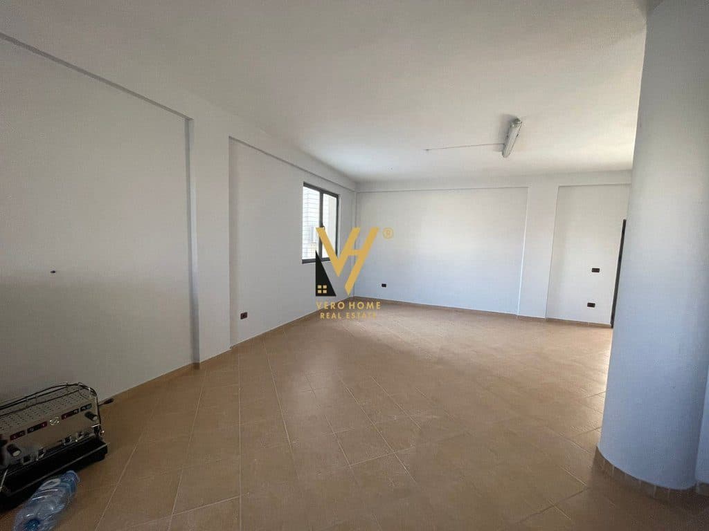 JEPET AMBIENT BIZNESI 209 M2 ME QERA NE ASTIR 1.500 EURO 4