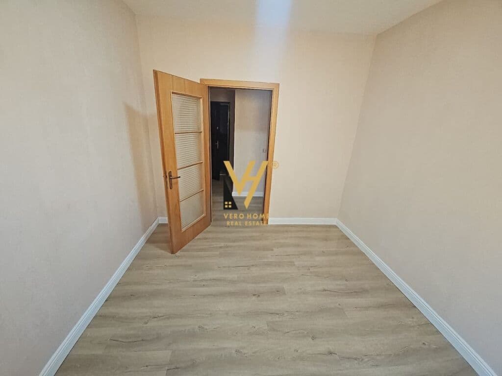 Shitet Apartament 1+1+ballkon ne Durres, Hotel Adriatik 45 m2