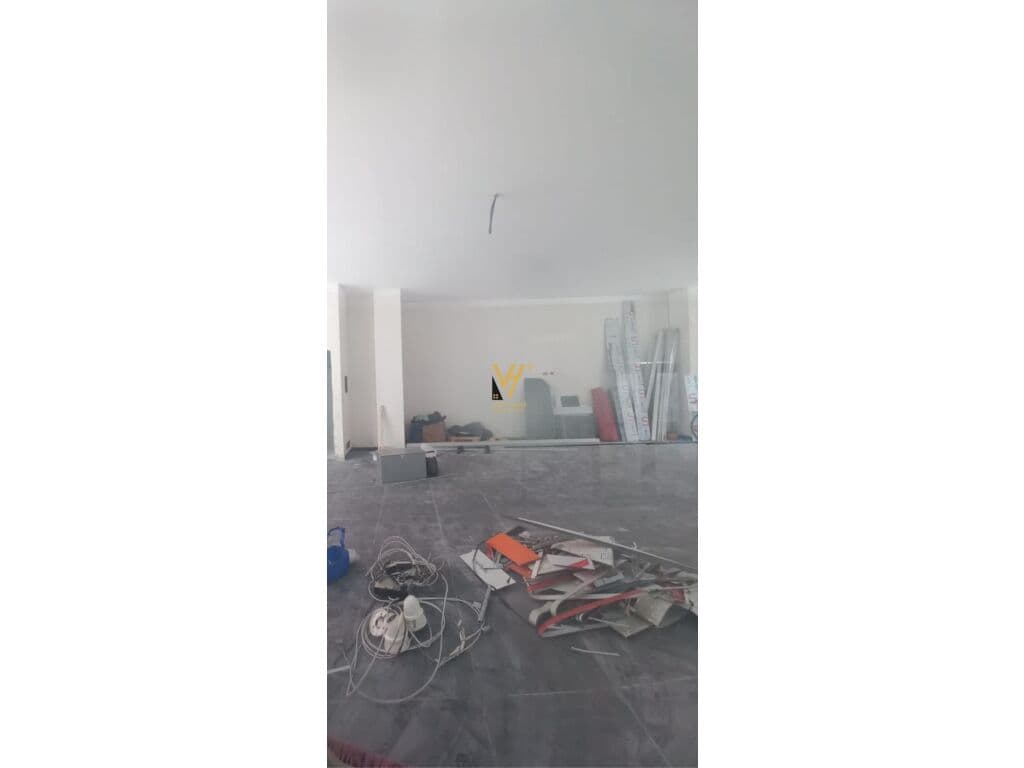 Jepet ambjent biznesi me qera te Kompleksi Arlis, Farmacia 10 65 m2