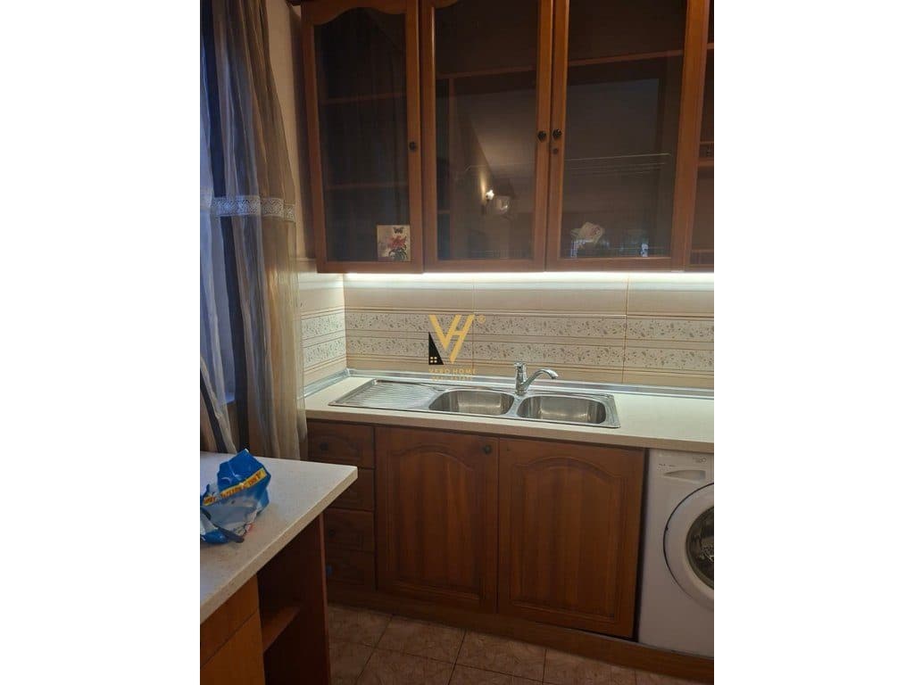 JEPET APARTAMENT 2+1 ME QERA TE KOMUNA PARISIT 65.000 LEKE 2