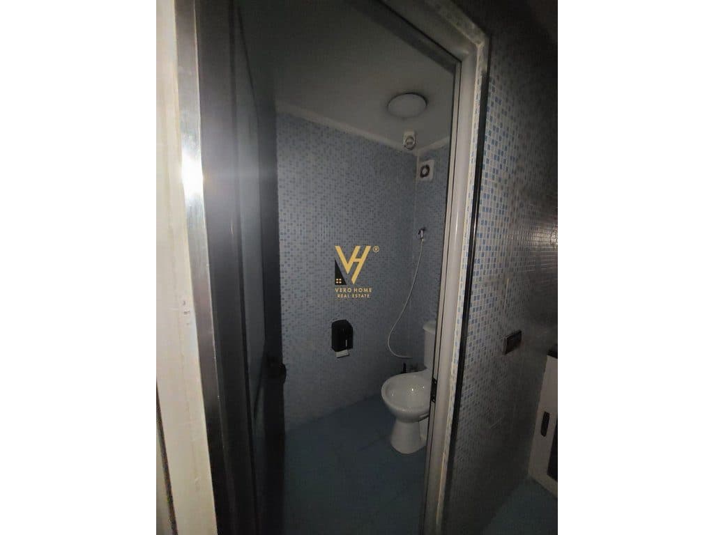 JEPET AMBIENT BIZNESI 100 M2 ME QIRA TE MINE PEZA 1.600 EURO 4