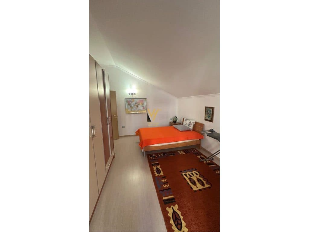 JEPET APARTAMENT 3+1+VERANDE TE KRISTAL CENTER 85.000 LEKE 4
