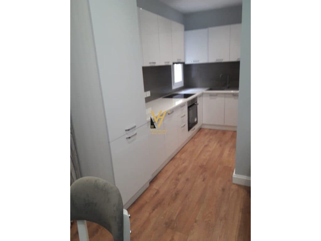 JEPET APARTAMENT 2+1+2 ME QERA TEK ISH PARKU 80.000 LEKE 2