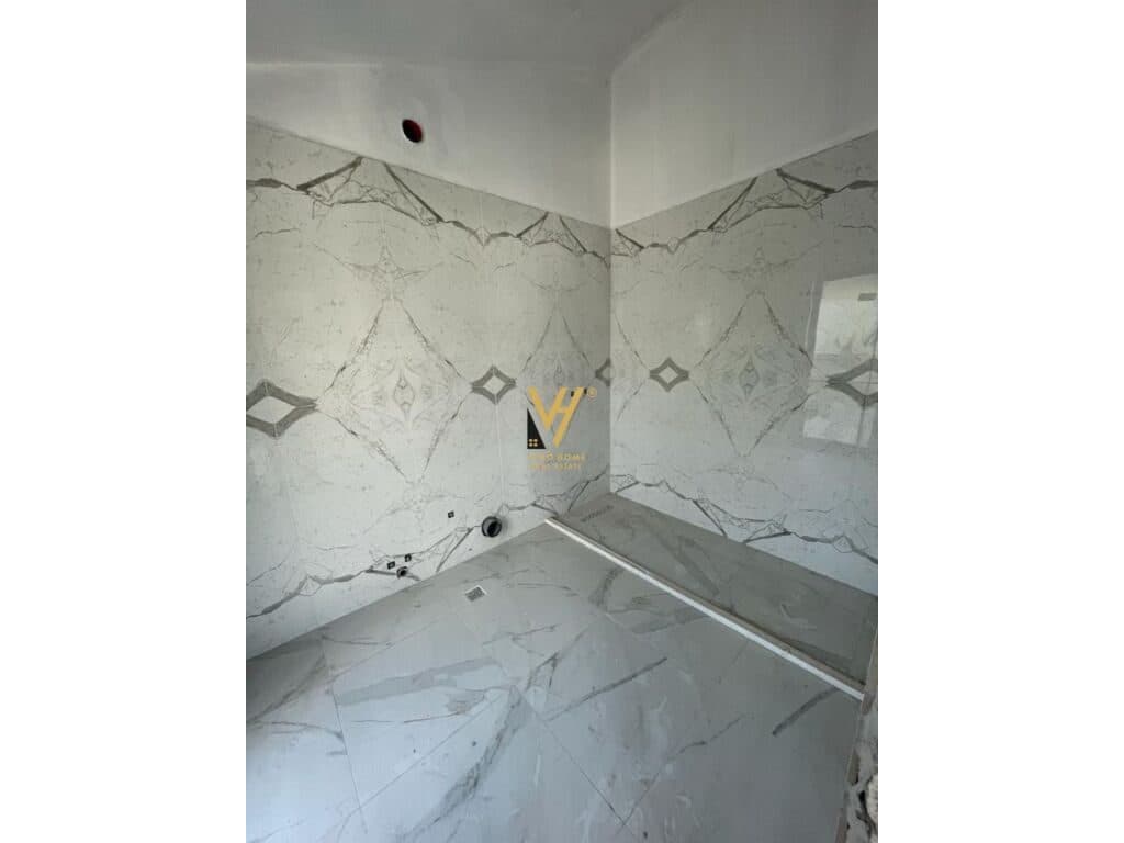 Shitet duplex te Rruga te Xhamia, Kopshti Botanik 229 m2 2