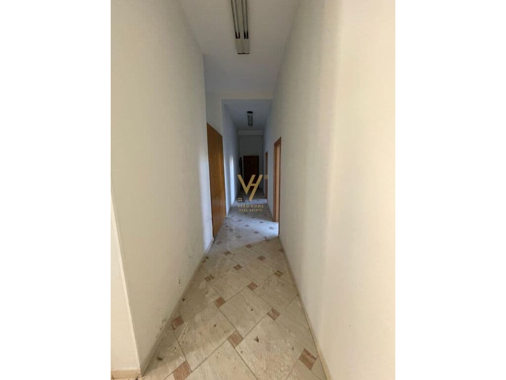 Jepet zyre me qera te Rruga Bardhyl 230 m2